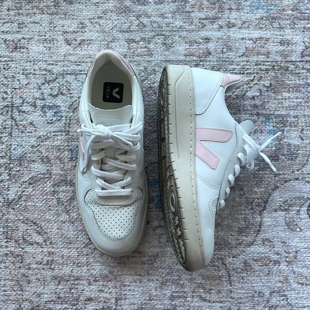 Veja V-10 Sneakers